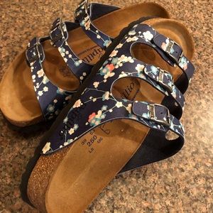 Birkenstocks Papillio- Blue flower pattern